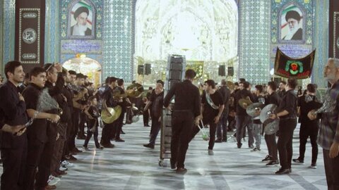 تصاویر/عزاداری شب هفتم  محرم هیئات مذهبی آران و  بیدگل  در حرم هلال بن علی(ع)