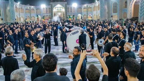 تصاویر/عزاداری شب هفتم  محرم هیئات مذهبی آران و  بیدگل  در حرم هلال بن علی(ع)