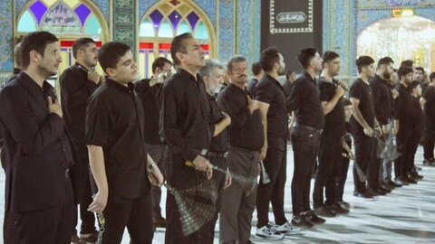 تصاویر/عزاداری شب هفتم  محرم هیئات مذهبی آران و  بیدگل  در حرم هلال بن علی(ع)