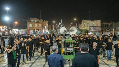 تصاویر/عزاداری شب هفتم  محرم هیئات مذهبی آران و  بیدگل  در حرم هلال بن علی(ع)