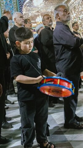 تصاویر/عزاداری شب هفتم  محرم هیئات مذهبی آران و  بیدگل  در حرم هلال بن علی(ع)