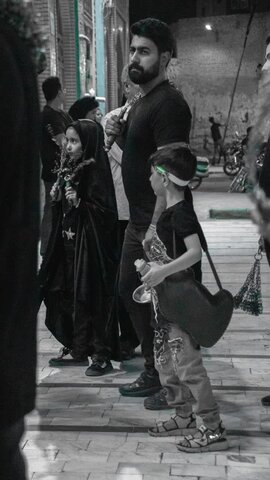 تصاویر/عزاداری شب هفتم  محرم هیئات مذهبی آران و  بیدگل  در حرم هلال بن علی(ع)