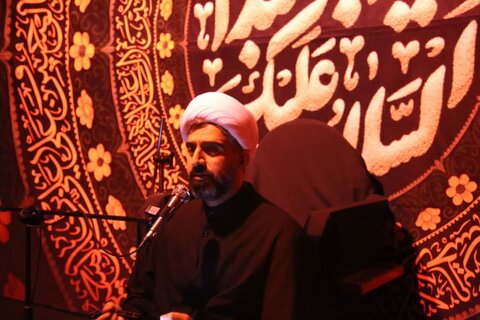 تصاویر/برگزاری مراسم عزاداری هفتمین شب محرم درمدرسه علمیه صاحب‌الزمان ایلام