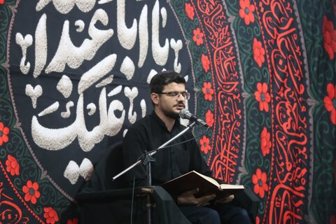 تصاویر/برگزاری مراسم عزاداری هفتمین شب محرم درمدرسه علمیه صاحب‌الزمان ایلام