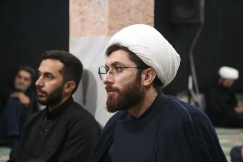 تصاویر/برگزاری مراسم عزاداری هفتمین شب محرم درمدرسه علمیه صاحب‌الزمان ایلام