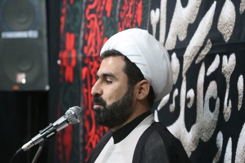تصاویر/برگزاری مراسم عزاداری هفتمین شب محرم درمدرسه علمیه صاحب‌الزمان ایلام