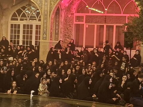 تصاویر/ آیین باشکوه عزاداری حضرت ابا عبدالله الحسین(ع)در امامزاده هادی(ع) فین کاشان