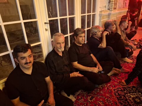 تصاویر/ آیین باشکوه عزاداری حضرت ابا عبدالله الحسین(ع)در امامزاده هادی(ع) فین کاشان