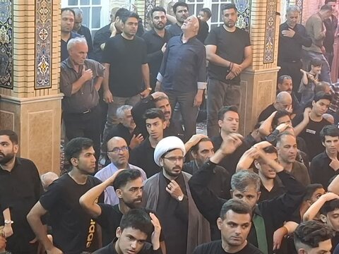 تصاویر/ آیین باشکوه عزاداری حضرت ابا عبدالله الحسین(ع)در امامزاده هادی(ع) فین کاشان