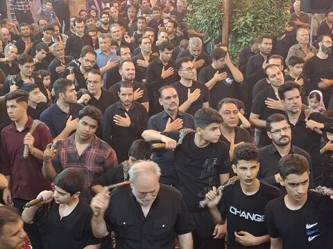 تصاویر/ آیین باشکوه عزاداری حضرت ابا عبدالله الحسین(ع)در امامزاده هادی(ع) فین کاشان