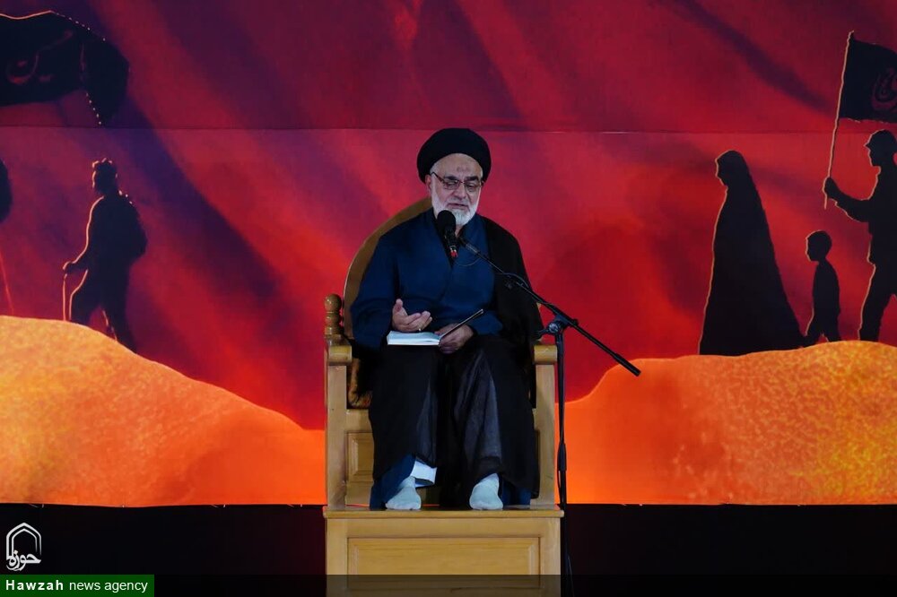 قرآن قانون اساسی دین و امامان مجریان زنده احکام الهی‌ هستند