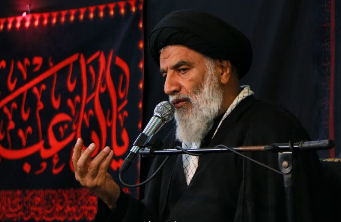 هر کس شعار مذاکره مطرح کند خائن است
