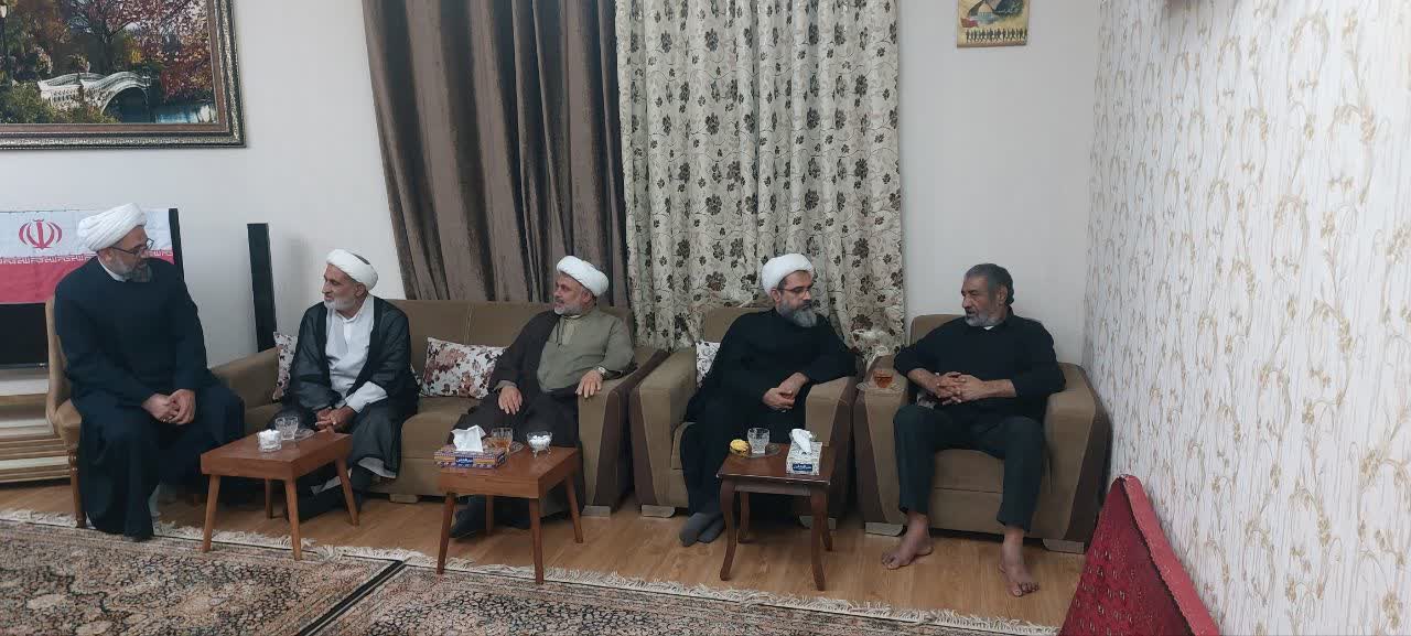 دیدار مدیر حوزه علمیه هرمزگان با خانواده شهید آذربادگان