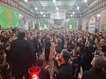 فیلم | عزاداری شب هشتم محرم همراه با یادواره شهدای هیات علی بن موسی الرضا (ع) آران و بیدگل