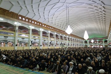 فیلم | مراسم سینه‌زنی در میان نمازگزاران تبریزی