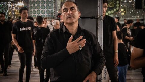 تصاویر/سوگواره شب هشتم عزاداری هیئات مذهبی آران وبیدگل در حرم مطهر پیام‌آور واقعه عاشورا به ایران