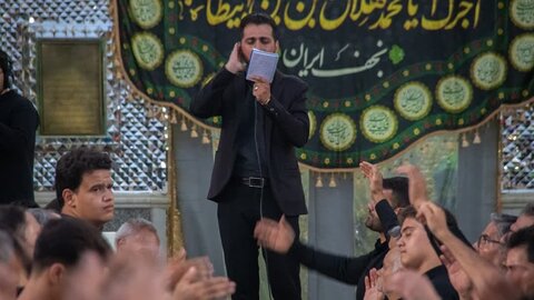 تصاویر/سوگواره شب هشتم عزاداری هیئات مذهبی آران وبیدگل در حرم مطهر پیام‌آور واقعه عاشورا به ایران