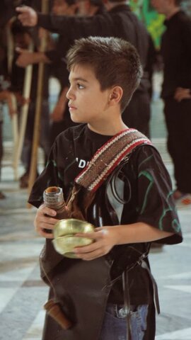 تصاویر/سوگواره شب هشتم عزاداری هیئات مذهبی آران وبیدگل در حرم مطهر پیام‌آور واقعه عاشورا به ایران