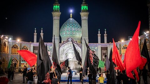 تصاویر/سوگواره شب هشتم عزاداری هیئات مذهبی آران وبیدگل در حرم مطهر پیام‌آور واقعه عاشورا به ایران
