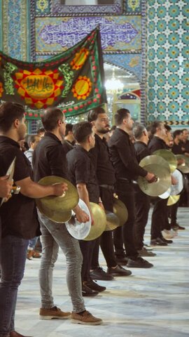 تصاویر/سوگواره شب هشتم عزاداری هیئات مذهبی آران وبیدگل در حرم مطهر پیام‌آور واقعه عاشورا به ایران