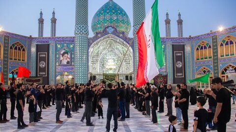 تصاویر/سوگواره شب هشتم عزاداری هیئات مذهبی آران وبیدگل در حرم مطهر پیام‌آور واقعه عاشورا به ایران