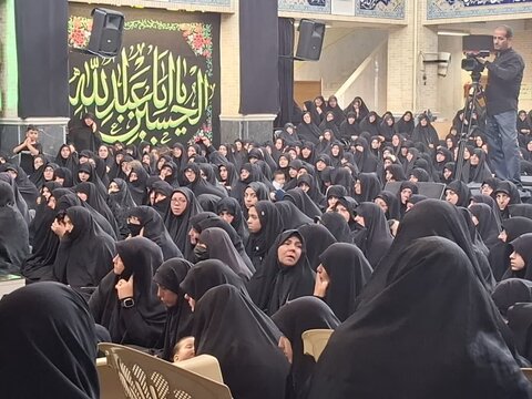 تصاویر/ اجتماع بزرگ بانوان کاشانی در گرامی داشت شهدای مبارزه با اسرائیل منطقه کاشان