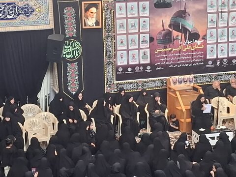 تصاویر/ اجتماع بزرگ بانوان کاشانی در گرامی داشت شهدای مبارزه با اسرائیل منطقه کاشان