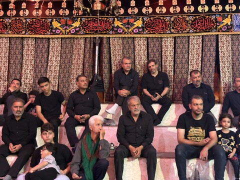 تصاویر / مراسم عزاداری دهه اول ماه محرم در هیئت ورزش های زورخانه ای و کشتی پهلوانی استان قم