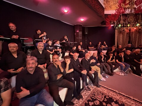 تصاویر / مراسم عزاداری دهه اول ماه محرم در هیئت ورزش های زورخانه ای و کشتی پهلوانی استان قم