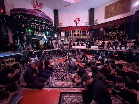 تصاویر / مراسم عزاداری دهه اول ماه محرم در هیئت ورزش های زورخانه ای و کشتی پهلوانی استان قم