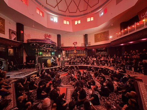 تصاویر / مراسم عزاداری دهه اول ماه محرم در هیئت ورزش های زورخانه ای و کشتی پهلوانی استان قم