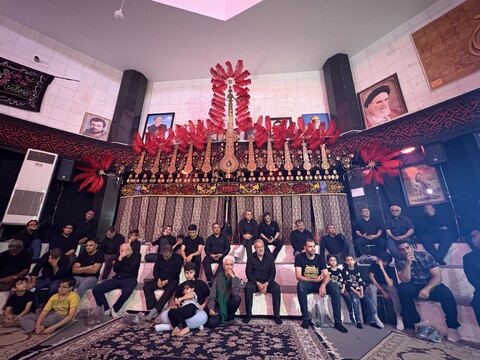 تصاویر / مراسم عزاداری دهه اول ماه محرم در هیئت ورزش های زورخانه ای و کشتی پهلوانی استان قم