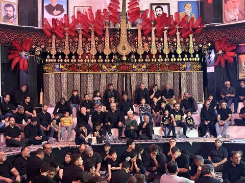 تصاویر / مراسم عزاداری دهه اول ماه محرم در هیئت ورزش های زورخانه ای و کشتی پهلوانی استان قم