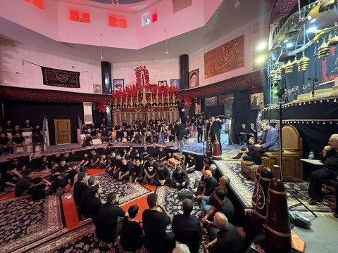 تصاویر / مراسم عزاداری دهه اول ماه محرم در هیئت ورزش های زورخانه ای و کشتی پهلوانی استان قم