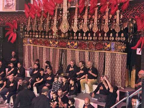 تصاویر / مراسم عزاداری دهه اول ماه محرم در هیئت ورزش های زورخانه ای و کشتی پهلوانی استان قم