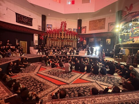 تصاویر / مراسم عزاداری دهه اول ماه محرم در هیئت ورزش های زورخانه ای و کشتی پهلوانی استان قم