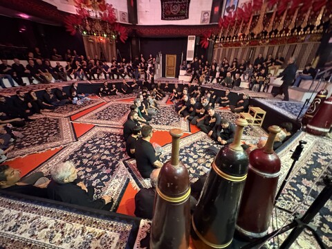 تصاویر / مراسم عزاداری دهه اول ماه محرم در هیئت ورزش های زورخانه ای و کشتی پهلوانی استان قم