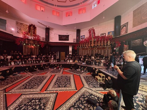 تصاویر / مراسم عزاداری دهه اول ماه محرم در هیئت ورزش های زورخانه ای و کشتی پهلوانی استان قم