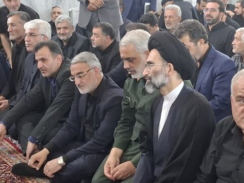 تصاویر/مراسم یادبود شهید سیدمصطفی ساداتی ارمکی و خانواده ایشان در زادگاهش