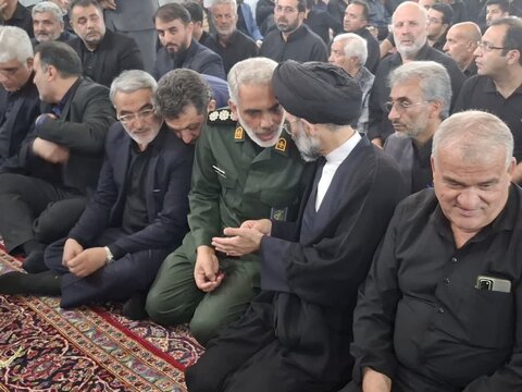 تصاویر/مراسم یادبود شهید سیدمصطفی ساداتی ارمکی و خانواده ایشان در زادگاهش