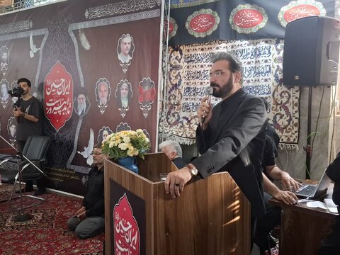 تصاویر/مراسم یادبود شهید سیدمصطفی ساداتی ارمکی و خانواده ایشان در زادگاهش