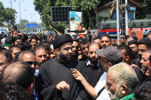 انجمنِ شرعی شیعیانِ جموں وکشمیر کے تحت آٹھویں محرم کا جلوس برآمد