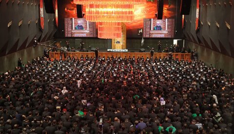 تصاویر/حضور آیت‌الله موسوی جزایری در مراسم عزاداری حسینیه عقیله‌الطالبیین اهواز