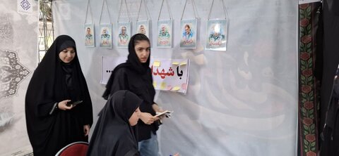 تصاویر/ فعالیت طلاب و اساتید مدرسه علمیه الزهرا (س) اراک در پیاده راه امیرکبیر در دهه اول محرم