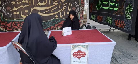 تصاویر/ فعالیت طلاب و اساتید مدرسه علمیه الزهرا (س) اراک در پیاده راه امیرکبیر در دهه اول محرم