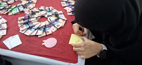 تصاویر/ فعالیت طلاب و اساتید مدرسه علمیه الزهرا (س) اراک در پیاده راه امیرکبیر در دهه اول محرم