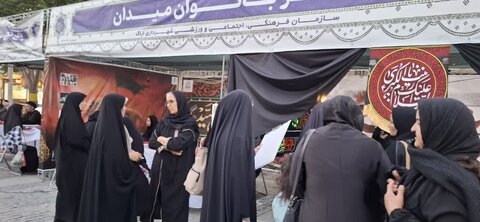 تصاویر/ فعالیت طلاب و اساتید مدرسه علمیه الزهرا (س) اراک در پیاده راه امیرکبیر در دهه اول محرم