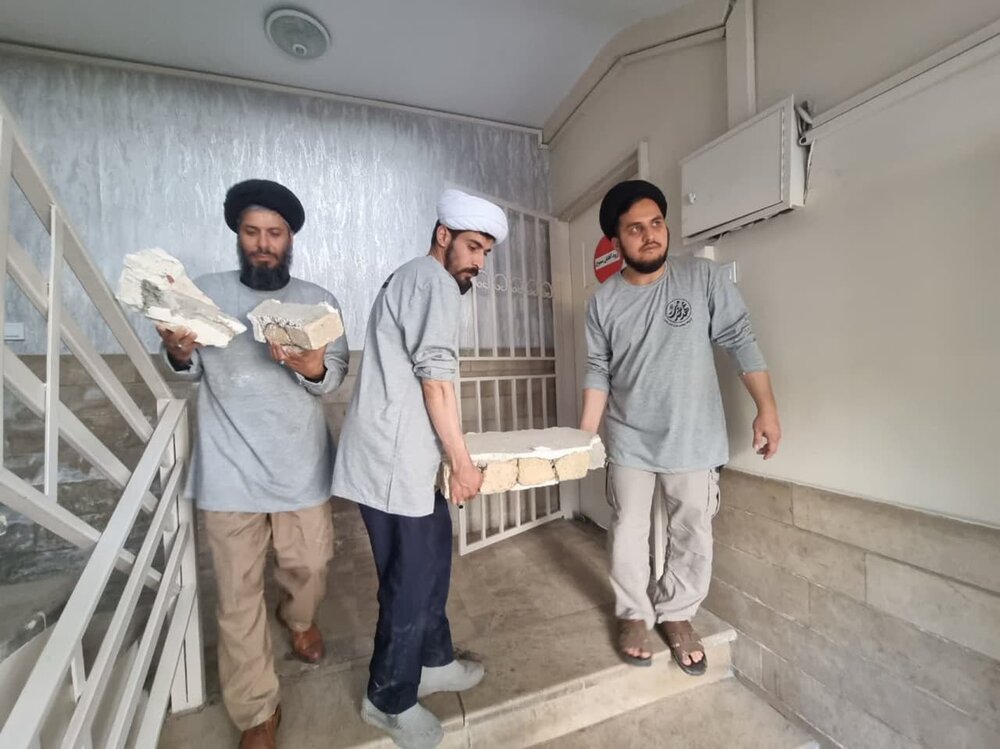 حضور طلاب و روحانیون تبلیغی در محل یادمان شهدای جنگ تحمیلی ۱۲روزه+ تصاویر