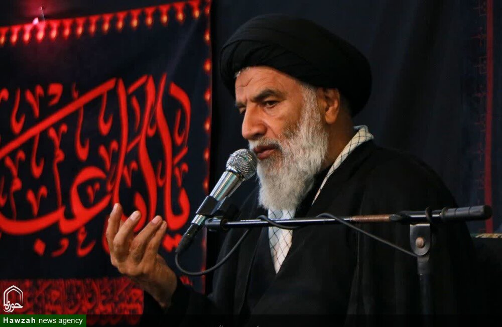 هر کس شعار مذاکره مطرح کند خائن است