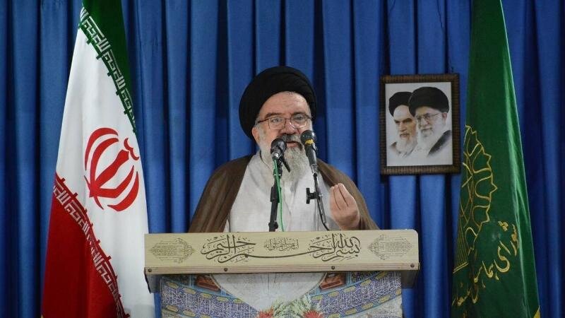 حکم شرعی و مجازات ترامپ و نتانیاهو اعدام است/ ایستادگی، وحدت و یکپارچگی از  پیام‌های تشییع شهدای اقتدار